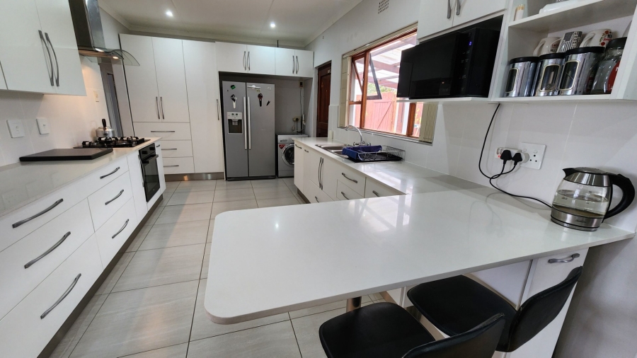 4 Bedroom Property for Sale in Heiderand Western Cape